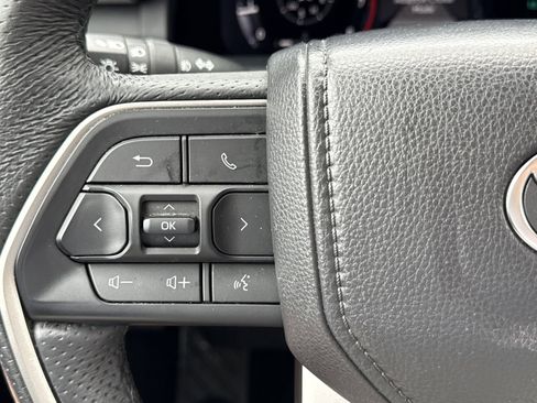 Used 2025 Toyota Tacoma TRD Off-Road AWD/4WD image 19