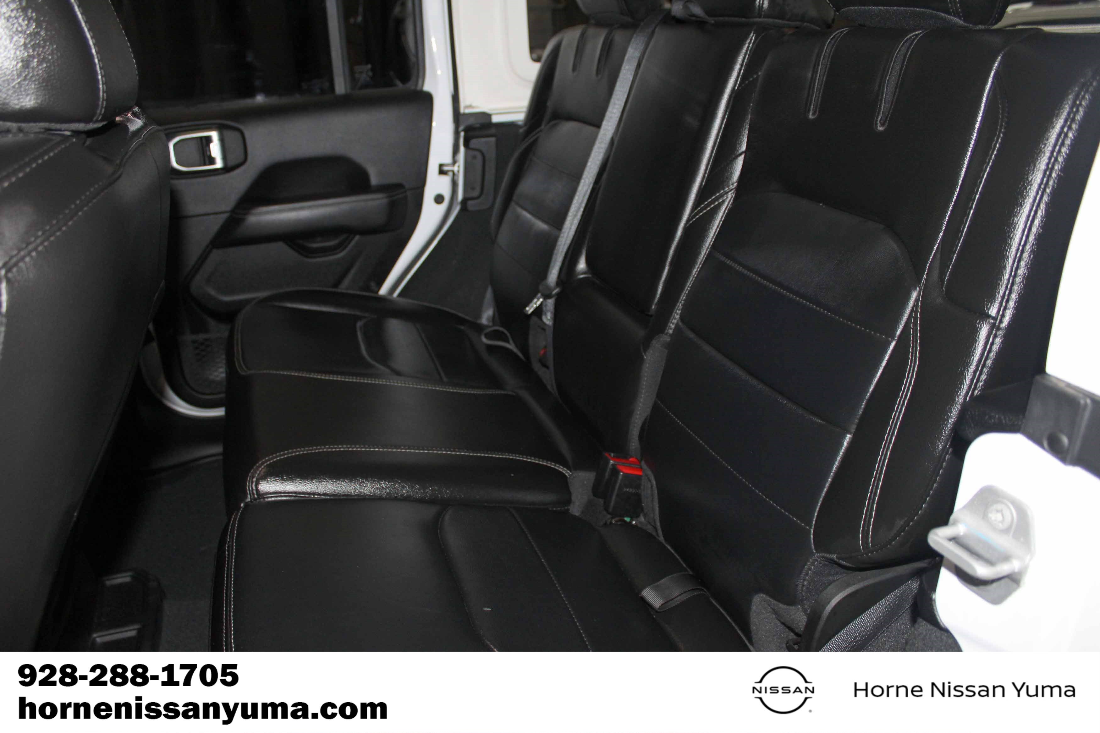 Used 2022 Jeep Wrangler Unlimited Sahara AWD/4WD image 5