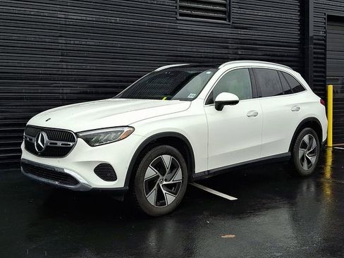 Used 2024 Mercedes-Benz GLC 300 4MATIC image 1