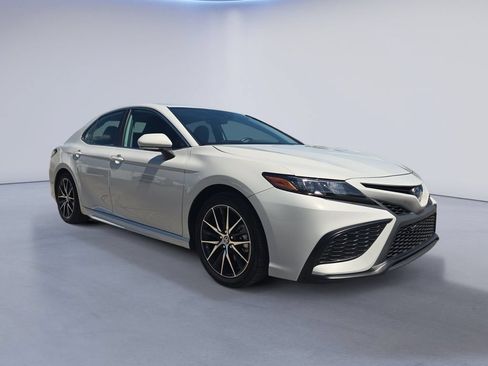 Used 2024 Toyota Camry SE FWD image 9