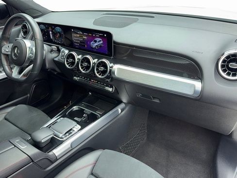 Used 2020 Mercedes-Benz GLB 250 w/ AMG Line image 41