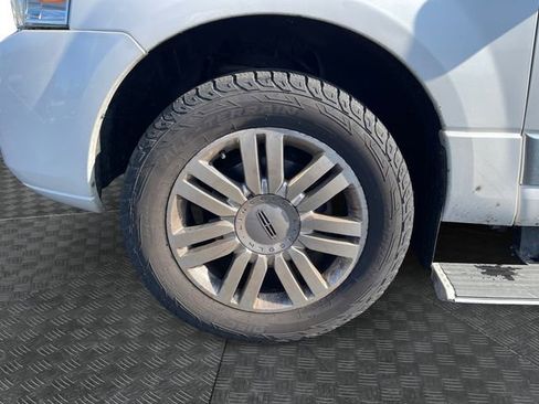 Used 2014 Lincoln Navigator L 4WD image 9