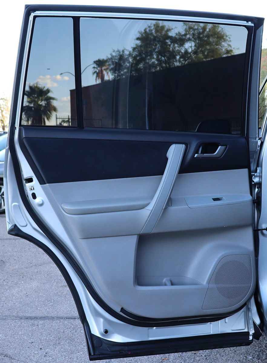 Used 2013 Toyota Highlander Plus FWD image 29