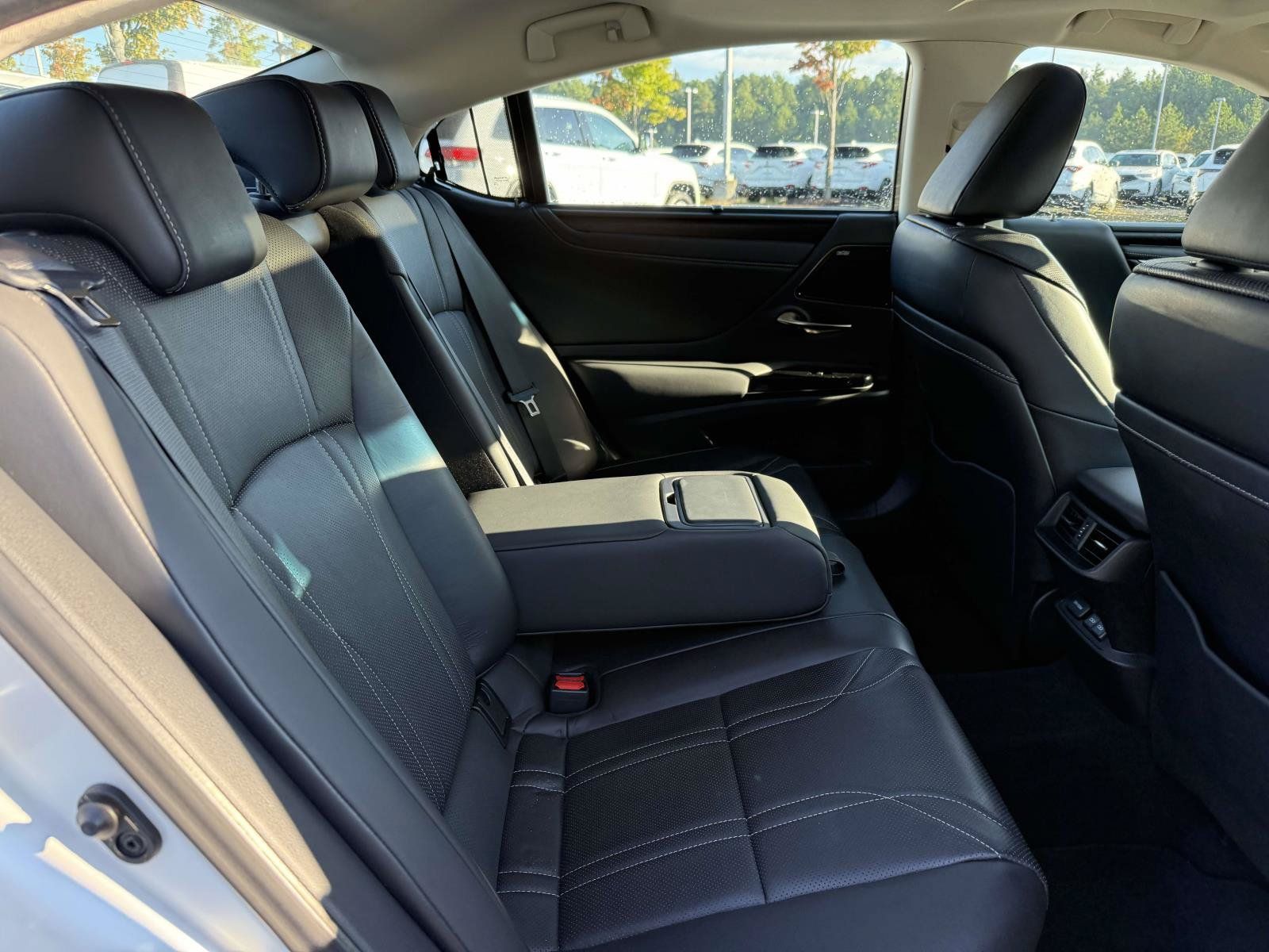 Used 2024 Lexus ES 300h Ultra Luxury w/ Accessory Package (Z2) FWD image 16
