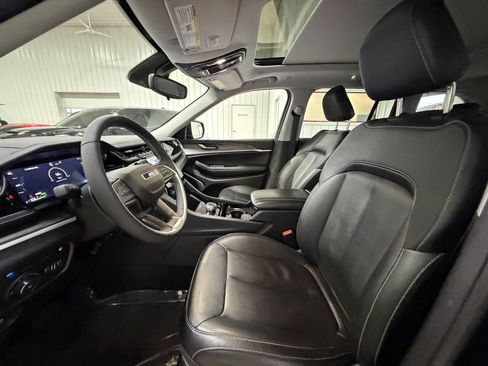 Used 2022 Jeep Grand Cherokee Limited 4xe image 10