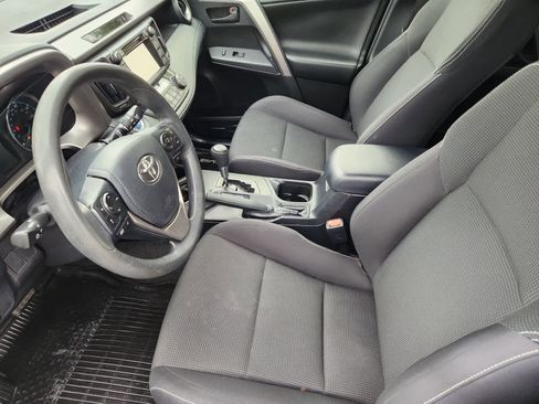 Used 2018 Toyota RAV4 LE AWD/4WD image 11