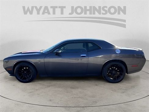 Used 2017 Dodge Challenger R/T image 2