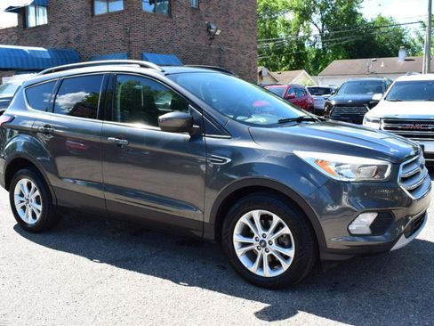 Used 2018 Ford Escape SE FWD image 4