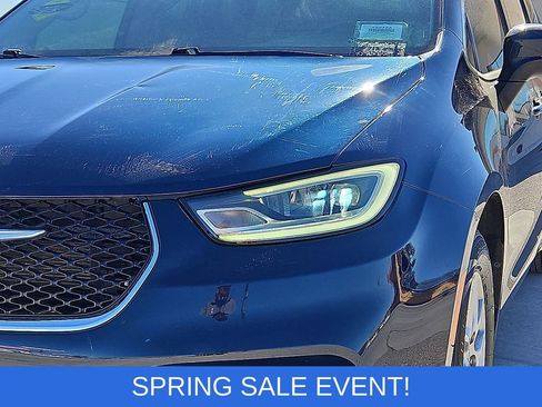 Used 2023 Chrysler Pacifica Touring-L image 8