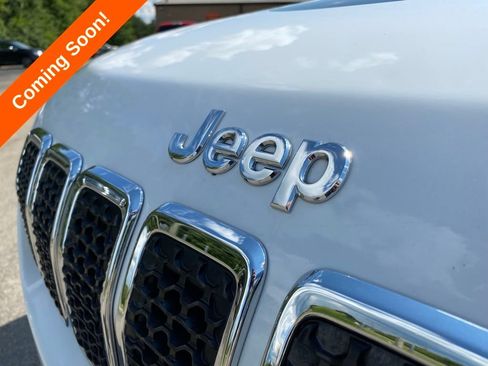 Used 2020 Jeep Cherokee Latitude FWD image 4