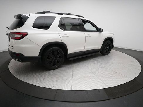 Certified 2025 Honda Pilot Black Edition image 33