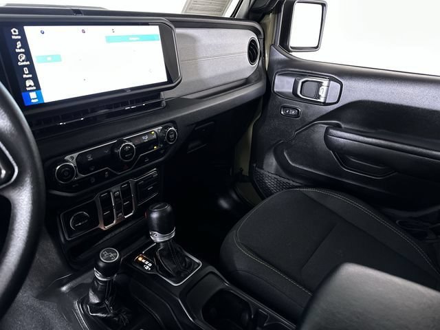 Used 2025 Jeep Gladiator Sport AWD/4WD image 36