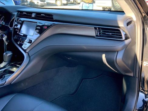 Used 2019 Toyota Camry SE image 19