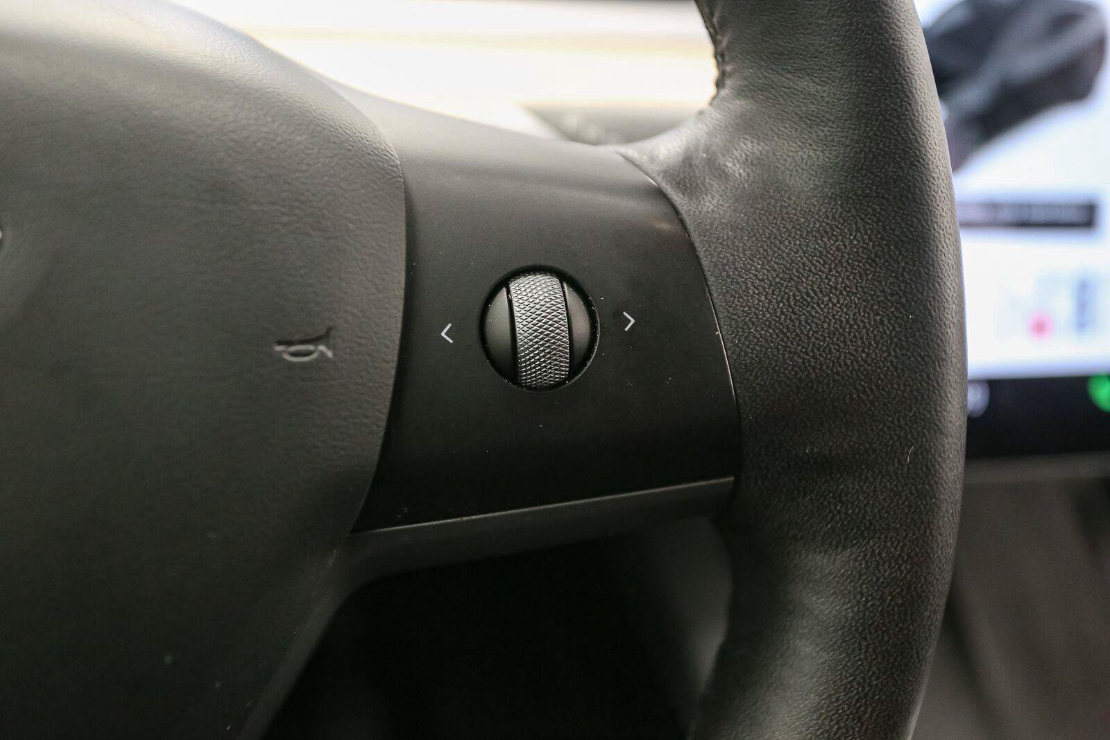 Used 2021 Tesla Model Y Long Range AWD/4WD image 34