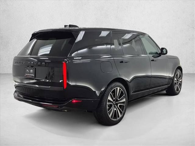 Certified 2025 Land Rover Range Rover Long Wheelbase SE AWD/4WD image 5