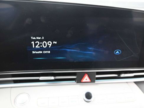 Certified 2025 Hyundai Elantra Limited image 18