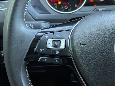 Used 2021 Volkswagen Tiguan SE w/ Panoramic Sunroof Package image 34