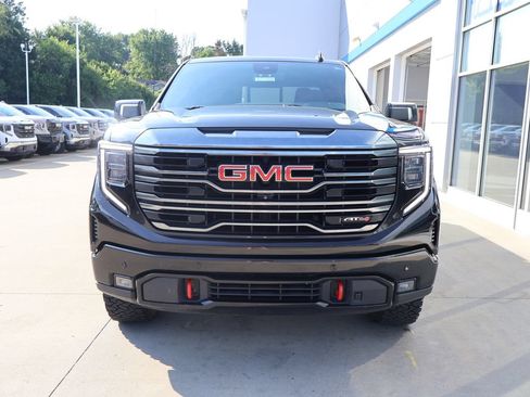 Used 2023 GMC Sierra 1500 AT4 w/ AT4 Premium Package AWD/4WD image 5