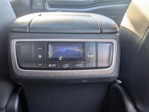 Used 2019 Toyota Highlander SE image 24