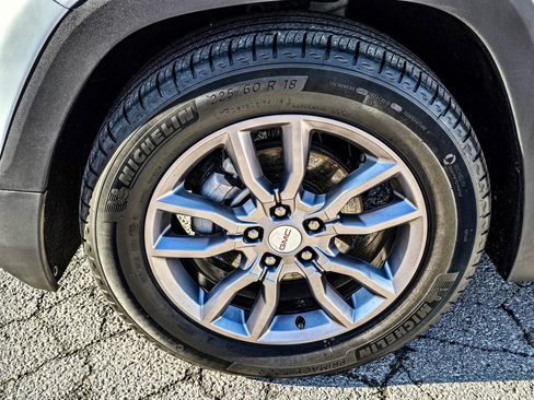 Certified 2024 GMC Terrain SLT image 12