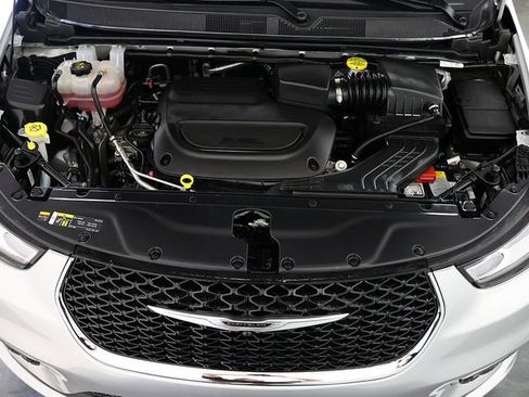 Used 2026 Chrysler Pacifica Select FWD image 35
