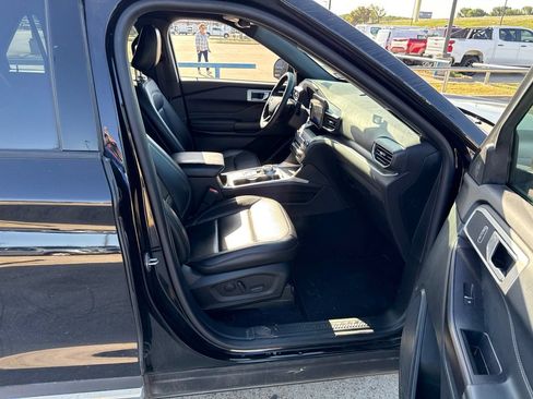 Used 2020 Ford Explorer XLT w/ Equipment Group 202A RWD image 15