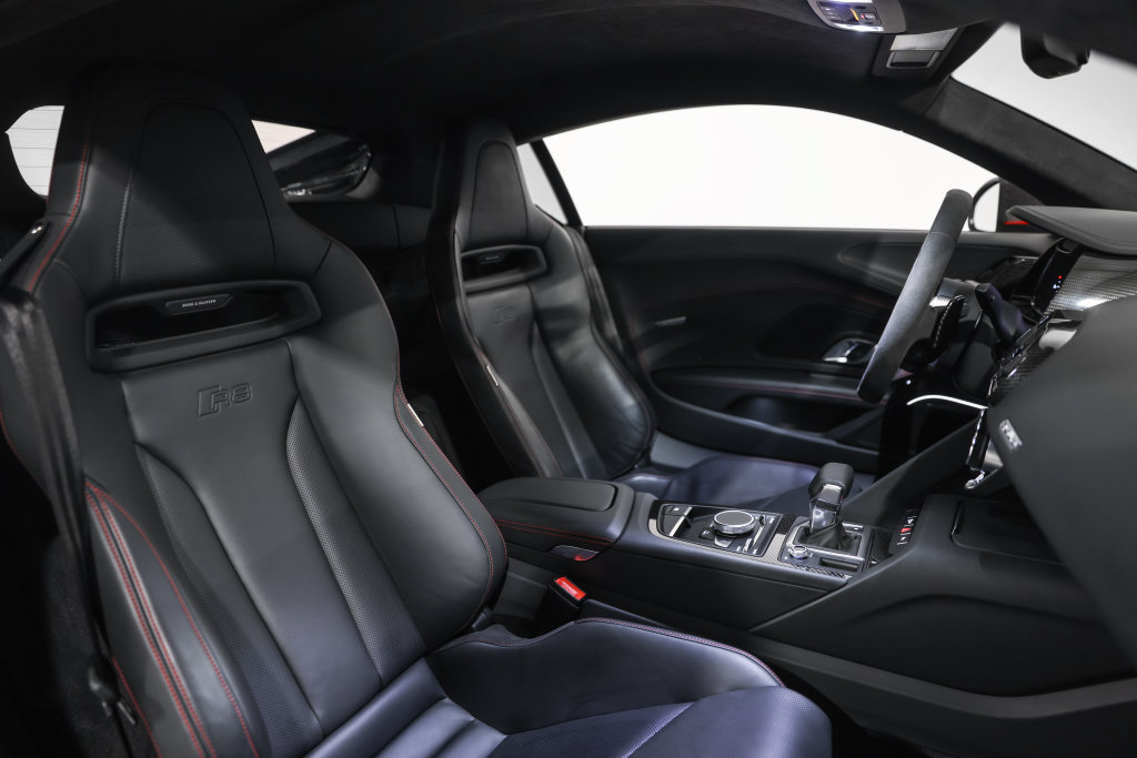 Used 2018 Audi R8 V10 plus w/ Full Leather Package AWD/4WD image 27