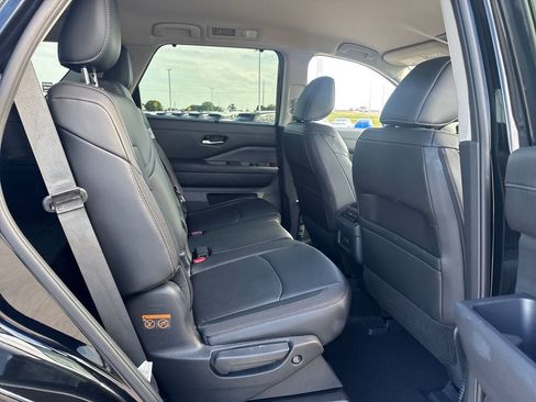 Used 2025 Nissan Pathfinder SL w/ Cargo Package FWD image 11