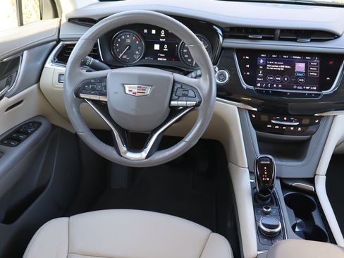 Used 2020 Cadillac XT6 Premium Luxury image 18