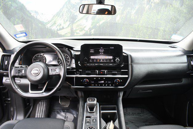 Used 2025 Nissan Pathfinder SV AWD/4WD image 18