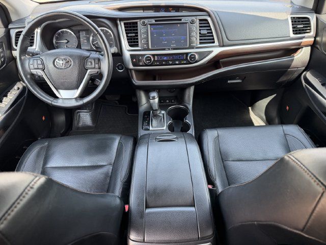 Used 2015 Toyota Highlander Limited Platinum AWD/4WD image 10