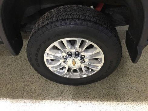 Used 2022 Chevrolet Silverado 2500 High Country w/ Technology Package image 18