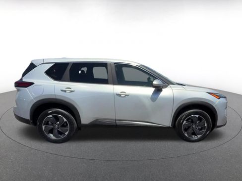 Used 2025 Nissan Rogue SV AWD/4WD image 16