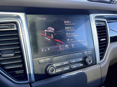 Used 2017 Porsche Macan Base image 24