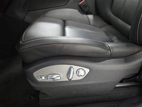 Used 2025 Porsche Macan GTS image 23