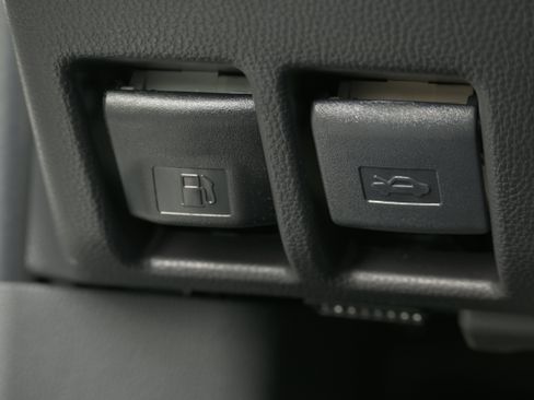Used 2025 Toyota RAV4 XLE w/ Convenience Package FWD image 23