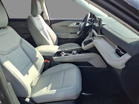 New 2026 Ford Explorer Active w/ Active Comfort Package image 13