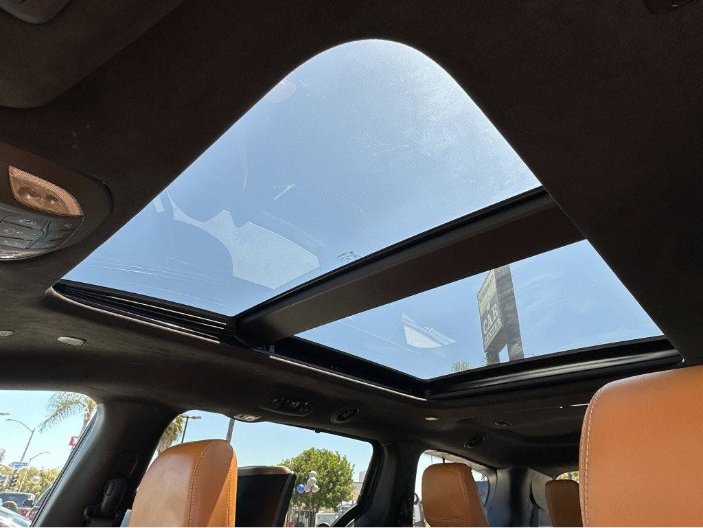 Used 2023 Chrysler Pacifica Pinnacle FWD image 7