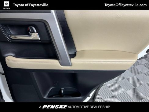 Used 2021 Toyota 4Runner SR5 Premium w/ Moonroof Package AWD/4WD image 17