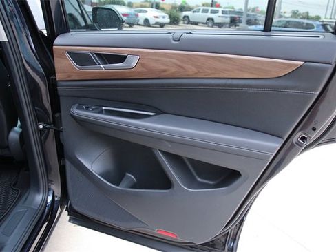 Certified 2025 Volkswagen Atlas SE image 34