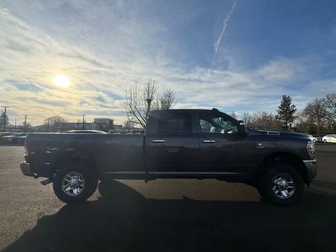 Used 2024 RAM 3500 Tradesman w/ Chrome Appearance Group image 6