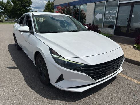 Used 2022 Hyundai Elantra SEL w/ Convenience Package FWD image 10