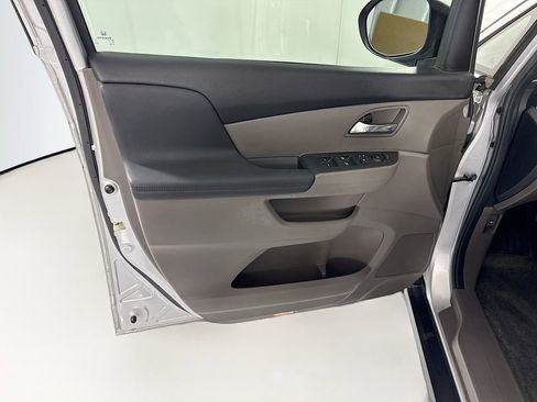 Used 2015 Honda Odyssey LX image 25