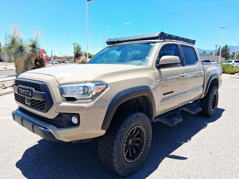 Used 2019 Toyota Tacoma TRD Off-Road w/ Technology Package AWD/4WD image 1
