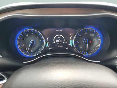 Used 2017 Chrysler Pacifica Touring-L Plus FWD image 22