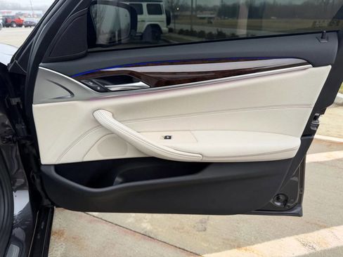 Used 2020 BMW 540i xDrive w/ Premium Package image 24