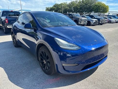 Used 2021 Tesla Model Y Long Range AWD/4WD image 3