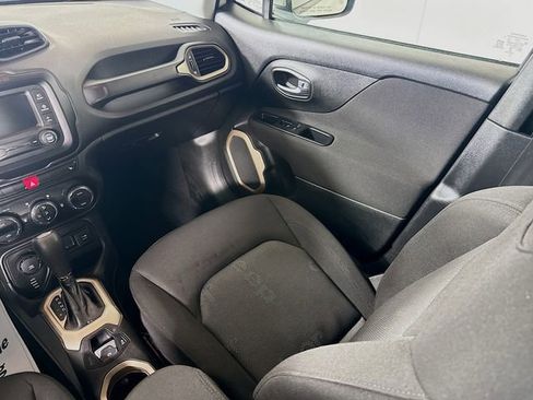 Used 2016 Jeep Renegade Latitude w/ Popular Equipment Group AWD/4WD image 26