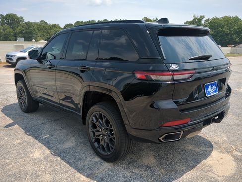 Certified 2025 Jeep Grand Cherokee Summit AWD/4WD image 5