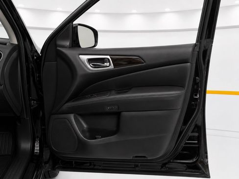 Used 2014 Nissan Pathfinder Platinum w/ Platinum Premium Package FWD image 11